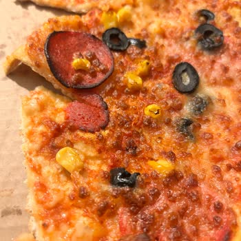 Uzun Bekleme Ve Soğuk, Yanmış Pizza Ve Tavuk Şikayetim