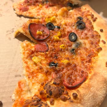 Uzun Bekleme Ve Soğuk, Yanmış Pizza Ve Tavuk Şikayetim