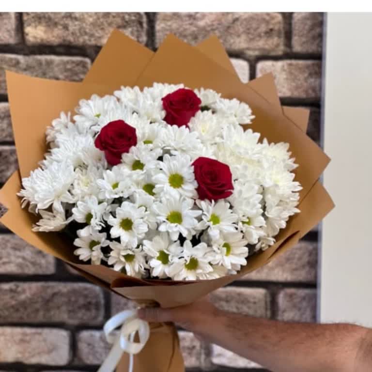 Çiçek Sepeti'nde Görseliyle Uyuşmayan Küçük Ve Az Miktarda Çiçek