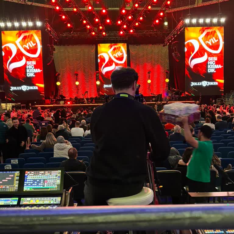 Kamera Ve Ekipmanlar Sahneyi Kapattı, Bilet Ücreti İadesi İstiyorum