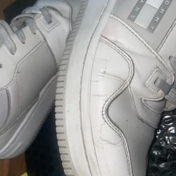 Tommy Jeans Kadın Ayakkabısında Hızlı Deri Soyulması Ve Şirketten Cevapsızlık