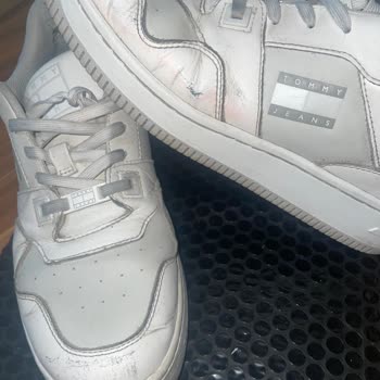 Tommy Jeans Kadın Ayakkabısında Hızlı Deri Soyulması Ve Şirketten Cevapsızlık