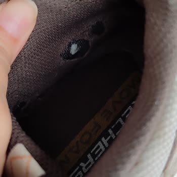Marka Kalitesine Güven Sarsıldı: Kısa Sürede Yırtılan Skechers Ayakkabı