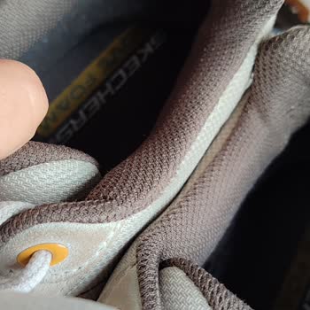 Marka Kalitesine Güven Sarsıldı: Kısa Sürede Yırtılan Skechers Ayakkabı