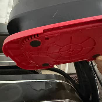 Alttan Sürekli Su Sızdıran Halı Yıkama Makinesi İçin Değişim Talebi