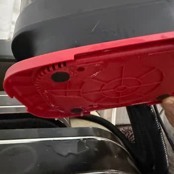 Alttan Sürekli Su Sızdıran Halı Yıkama Makinesi İçin Değişim Talebi