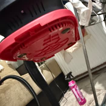 Alttan Sürekli Su Sızdıran Halı Yıkama Makinesi İçin Değişim Talebi