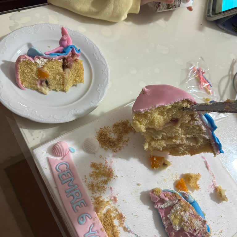 Bayat Ve Yanlış Pasta Gönderimi İçin Tam İade Talebi