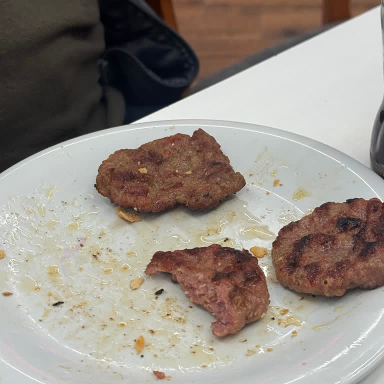 Köfteci Yusuf Şubesinde Tekrarlanan Çiğ Ve Yanmış Köfte Şikayeti