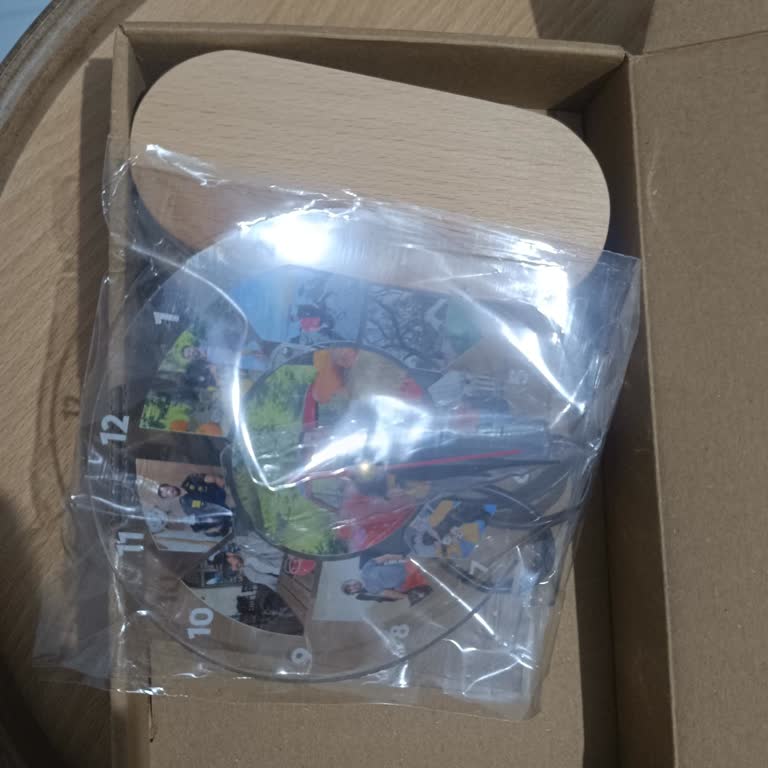 Sevgililer Günü İçin Hazırlanan Fotoğraf Kolajlı Lamba Yanlış Kişinin Fotoğraflarıyla Gönderildi