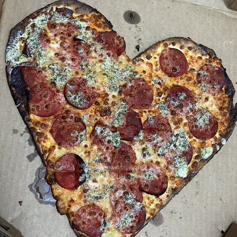 Yakuplu Şubesinden Soğuk Ve Yanmış Pizza Şikayeti