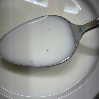 Sütaş Ayranında Görülen Siyah Ve Gri Cisimler Hijyen Skandalı