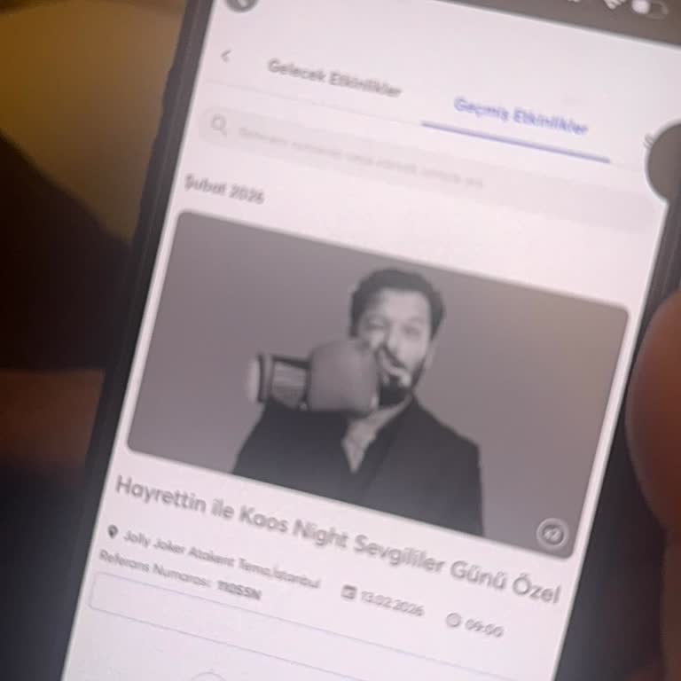 Sevgililer Günü İçin Yanıltıcı Özel Konuk Ve Gecikmeli Başlangıç