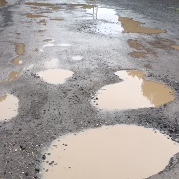 İçişleri Bakanlığı Çamlık Orman Parkı Ve Sahil Yolu Bozuk Asfaltı Halkı Tehlikeye Atıyor