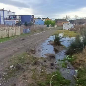 İçişleri Bakanlığı Çamlık Orman Parkı Ve Sahil Yolu Bozuk Asfaltı Halkı Tehlikeye Atıyor