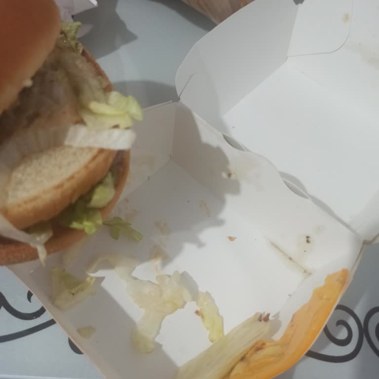 Yoğun Yağ Kokusu Ve Dağınık Paketleme Nedeniyle Siparişim İadesi Reddedildi