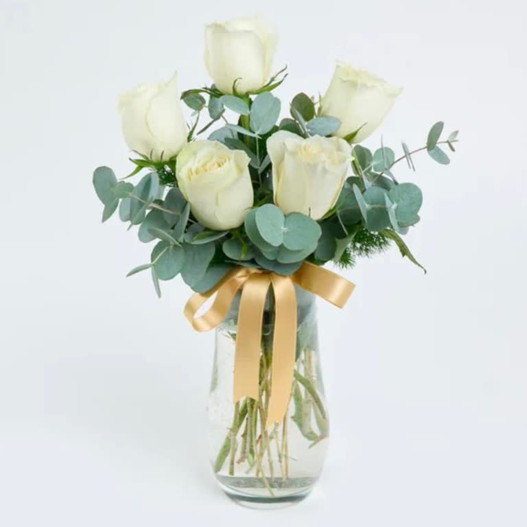 Çiçek Sepeti Görseldeki Güller Yerine Yoğun Yeşil Otlar Gönderildi Alaycı Tavır İle Çözüm Sunulmadı