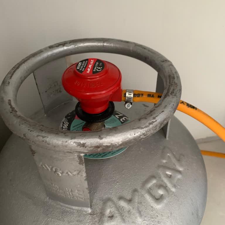 Aygaz Yeni Gaz Tüpü Takıldıktan Sonra Şiddetli Koku Ve Acil Kontrol İsteği