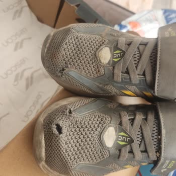 Kısa Sürede Yırtılan Çocuk Ayakkabılarının İadesi Talep Ediliyor