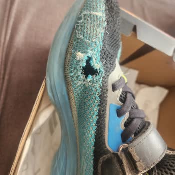 Kısa Sürede Yırtılan Çocuk Ayakkabılarının İadesi Talep Ediliyor