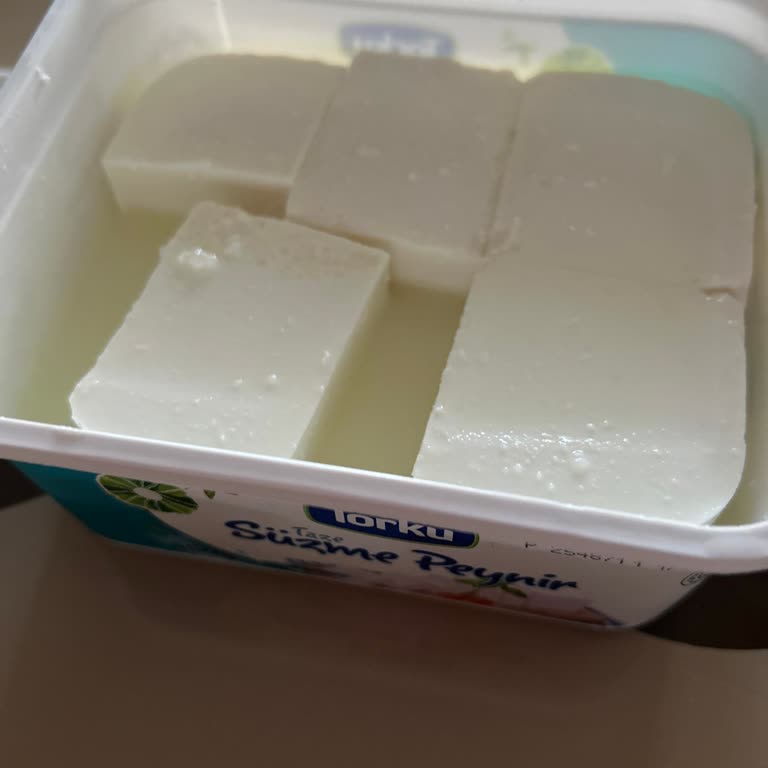 Torku Taze Süzme Tam Yağlı Peynirde Ağırlayan Koku Ve Tat Nedeniyle İade Talebi