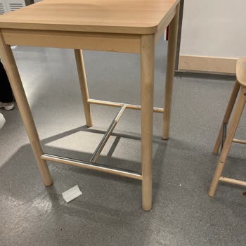 IKEA Kartal Mağazasında Yemek Alanı Sandalye Eksikliği