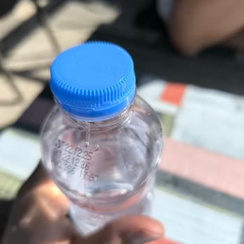 Berrak Suyun Şişesini Açarken Ciddi Bir Sorun Yaşadım