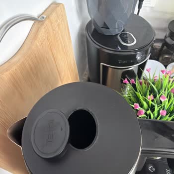 Tefal Çay Makinesinin Kapağı Kırıldı, Ücretsiz Değişim Talebi