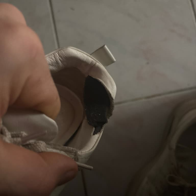 Kundura Spor Ayakkabısının Bir Hafta İçinde Yırtılması Ve Garanti Reddi