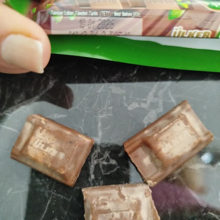 Şok Markette Beyazlaşmış Ülker Antep Fıstıklı Çikolata Ve Çocuk Sağlığı Endişesi