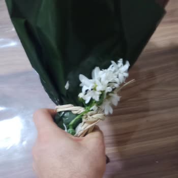 Sevgililer Günü Buket Siparişinde 13 Gül Yerine 3 Gül Gönderildi