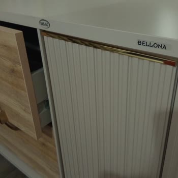 Aynalı Dolap Kapakları Ve Makyaj Masası Çekmecesi Kapanmıyor