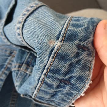 Kısa Sürede Yırtılan Kot Pantolon İçin Ücret İadesi Talebi