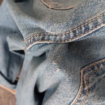 Kısa Sürede Yırtılan Kot Pantolon İçin Ücret İadesi Talebi