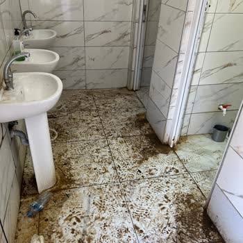Kilyos Mezarlığı Tuvaletlerinde Sürekli Kirli Ve Kötü Koku Şikayeti