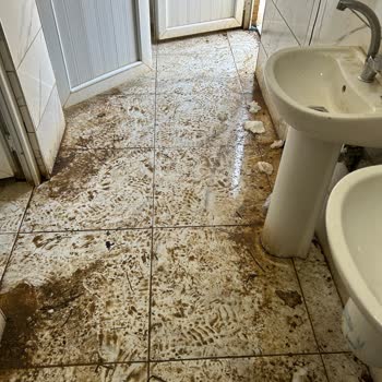 Kilyos Mezarlığı Tuvaletlerinde Sürekli Kirli Ve Kötü Koku Şikayeti