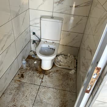 Kilyos Mezarlığı Tuvaletlerinde Sürekli Kirli Ve Kötü Koku Şikayeti