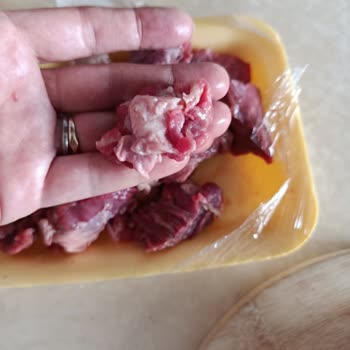 Carrefour'dan Bozuk Kuşbaşı Et Ürünü İçin İade Talebi