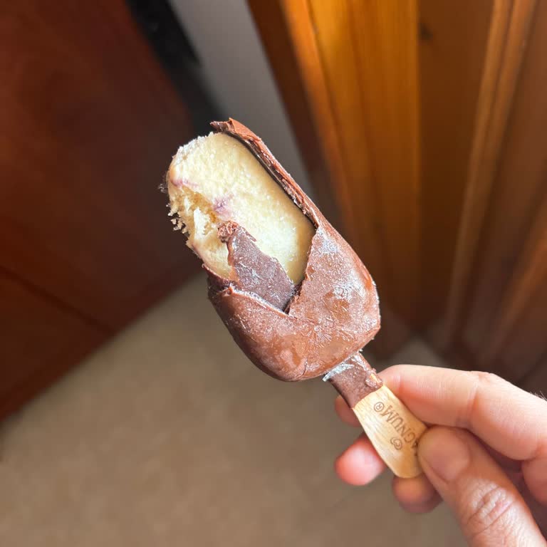 Magnum Double Dondurmanın Boş Çikolata Altı Ve Yetersiz Gramajı