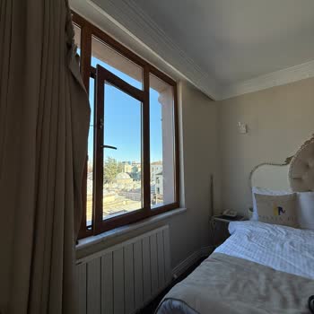 Perdesiz Oda Ve Çözüm Söz Vermeyen Otel, Tatilbudur’un Sorumluluk Almaması