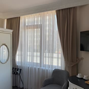 Perdesiz Oda Ve Çözüm Söz Vermeyen Otel, Tatilbudur’un Sorumluluk Almaması