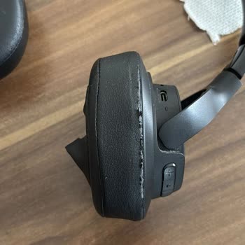 JBL Tune 720BT Kulaklıkta Kısa Sürede Ped Soyulması Ve Plastik Kapağın Açılması