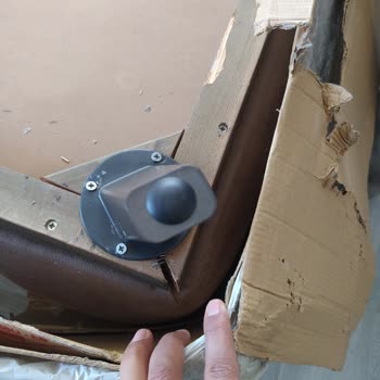 Kırık Koltuk Ve Teslim Edilmeyen Sandalyeler Hakkında Acil Müdahale Talebi