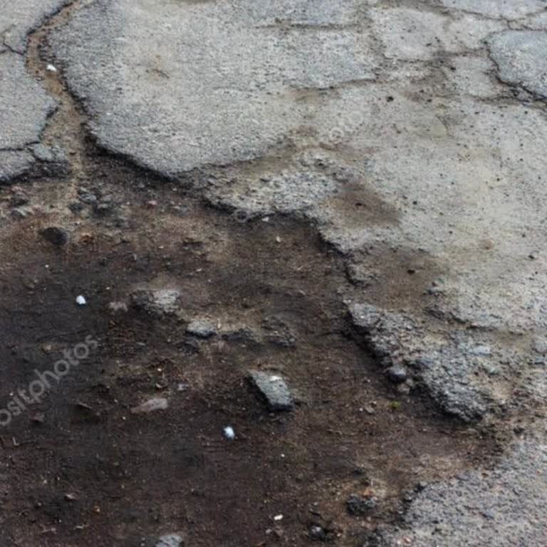 Yaylacık Sanayi Yolundaki Derin Çukurlar Araç Güvenliğini Tehlikeye Atıyor