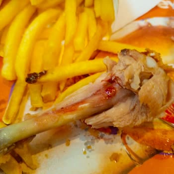 Popeyes Şubesinde Çiğ Tavuk Ve Kan Sızıntısı