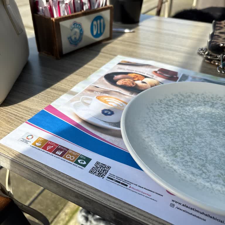 Terastaki Sıra Karmaşası Ve Geciken Servis