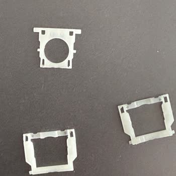 Lenovo Dizüstü Bilgisayarında Tuş Kapağı Ve Menteşe Parçası Bulunamıyor