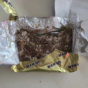 Ülker Fındıklı Çikolatası Bozuk Ve Eksik, Koku Ve Renk Sorunu