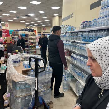 Carrefour Güngören Mağazasında Güvenlik Kurallarını İhlal Eden Ve Müşteriye Kaba Davranan Personel