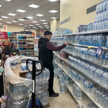 Carrefour Güngören Mağazasında Güvenlik Kurallarını İhlal Eden Ve Müşteriye Kaba Davranan Personel